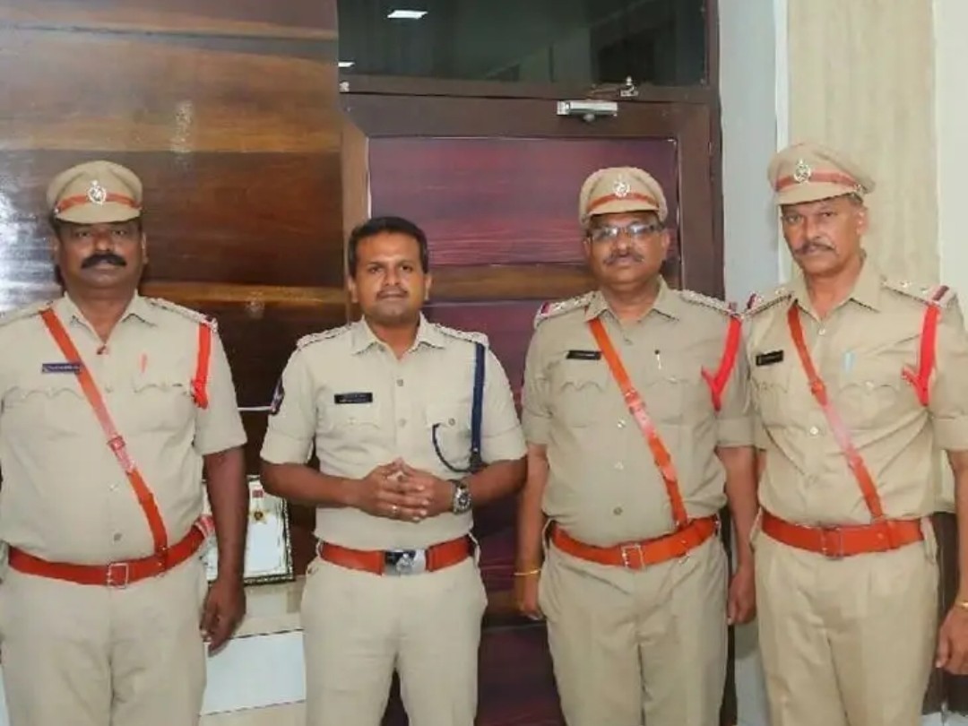 ఎస్సైలకు జిల్లా ఎస్పీ అభినందనలు