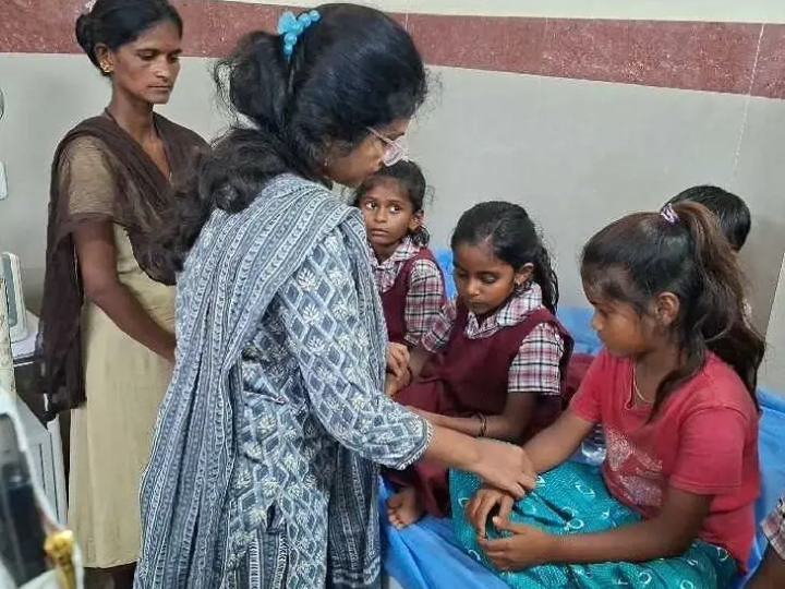 భోజనం వికటించి విద్యార్థులకు అస్వస్థత