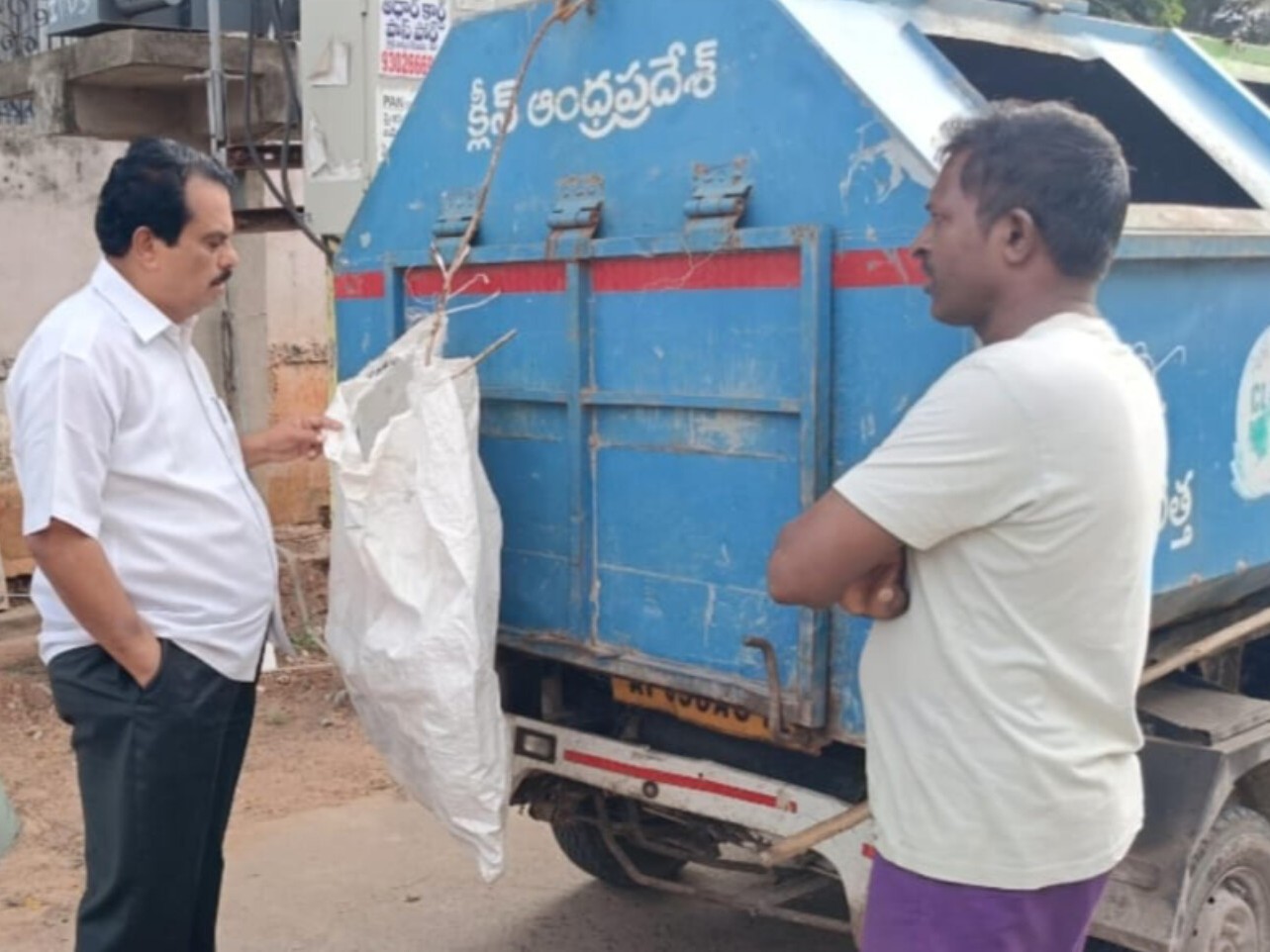‘తడి – పొడి చెత్తను వేరు చేసి పారిశుధ్య సిబ్బందికి అందించాలి’