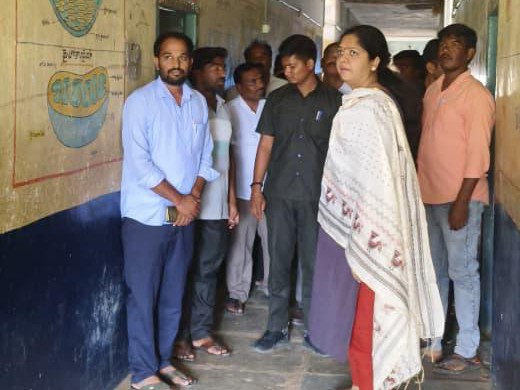 హాస్టల్లో ఆకస్మిక తనకి చేసిన పీట ఎమ్మెల్యే