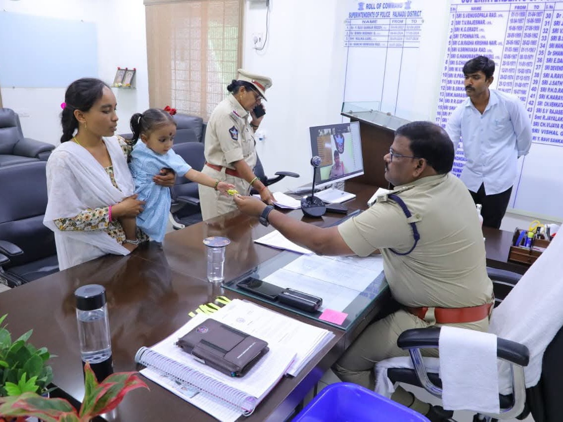 ప్రజా సమస్యల పరిష్కార వేదిక కార్యక్రమంలో జిల్లా ఎస్పీ