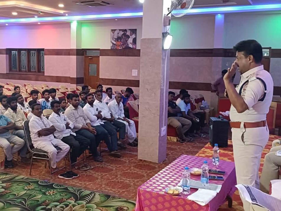 వినాయక మండపాల నిర్వహకులతో డీఎస్పీ సమావేశం