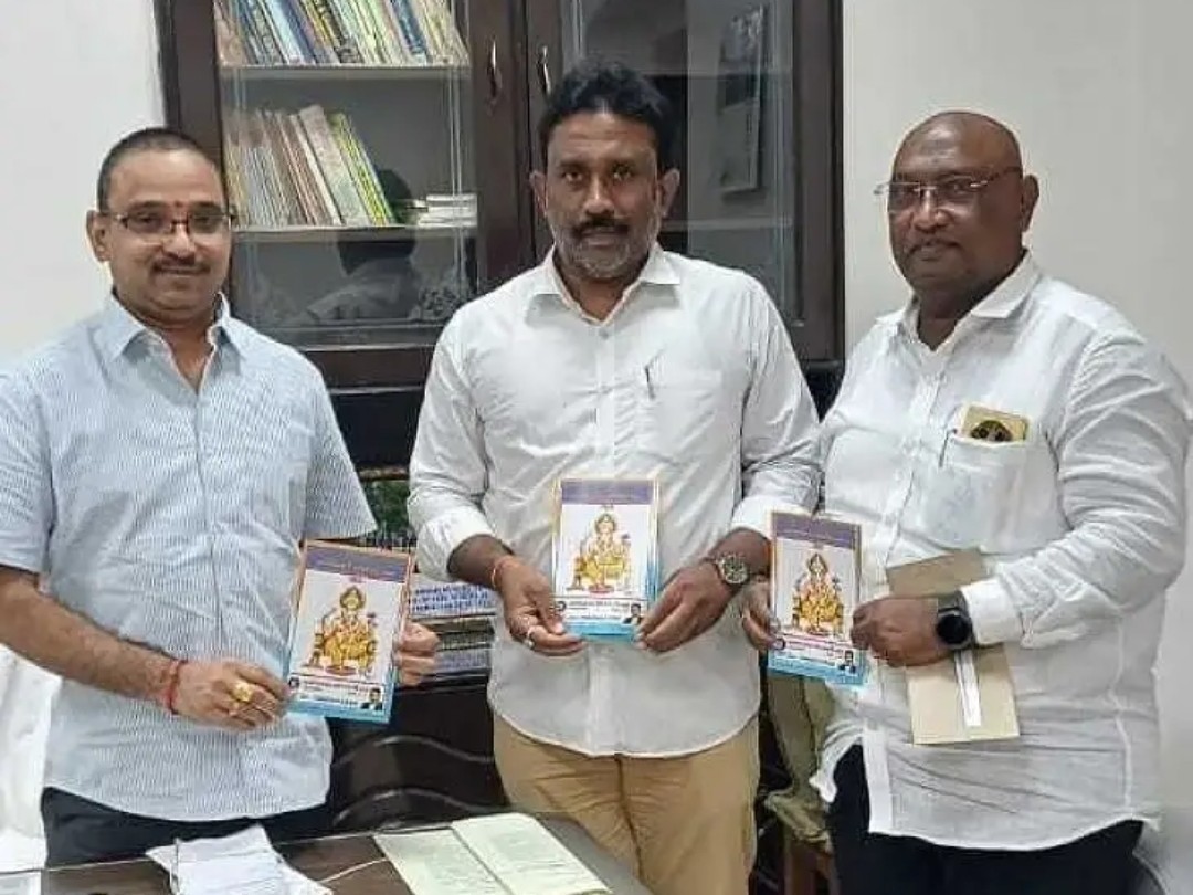 వినాయక వ్రతం పుస్తకాలను ఆవిష్కరించిన జిల్లా జడ్జి