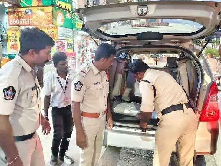 ప్రొద్దుటూరులో వాహనాలను తనిఖీ చేసిన పోలీసులు