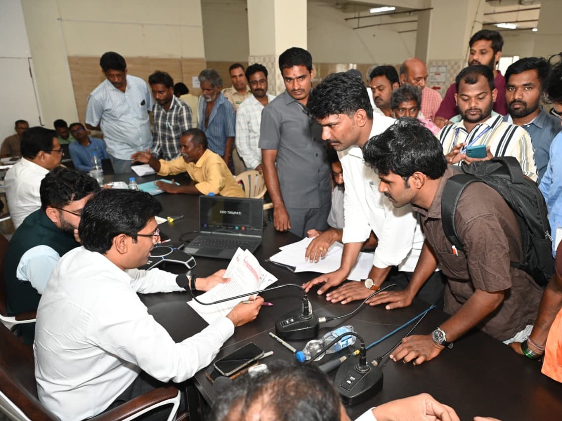 ప్రజా సమస్యల పరిష్కార వేదికలో 321 అర్జీలు