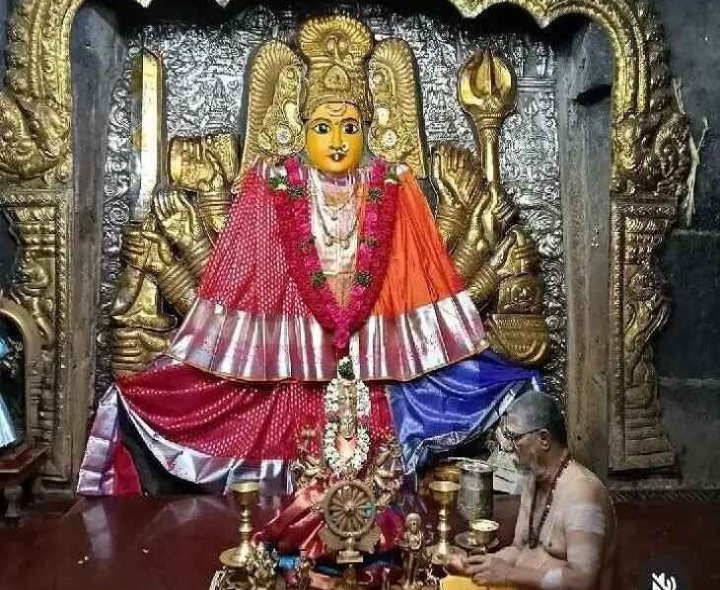 భద్రకాళి అమ్మవారికి ప్రత్యేక అలంకరణ