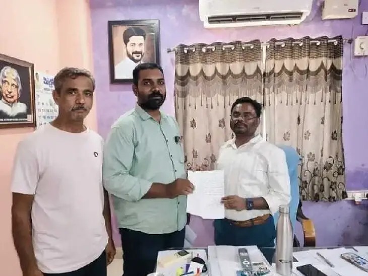 చెట్లు తొలగించాలని కమిషనర్‌కు వినతి