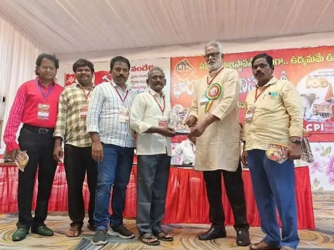 ప్రజానాట్యమండలి జిల్లా కార్యదర్శి ఆరేటికి పురస్కారం