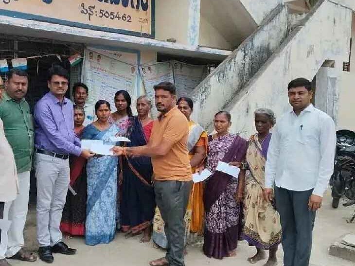 ‘ఉపాధి హామీ కూలీలు ప్రమాద బీమా పొందాలి’