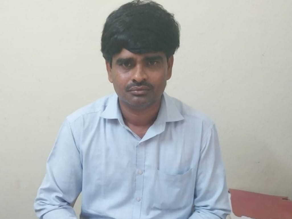 ఏసీబీకి పట్టుబడిన మద్దూరు ఈసీ