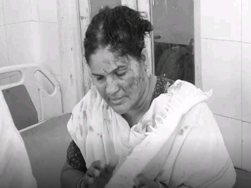 నగరంలో మహిళపై నలుగురు దాడి