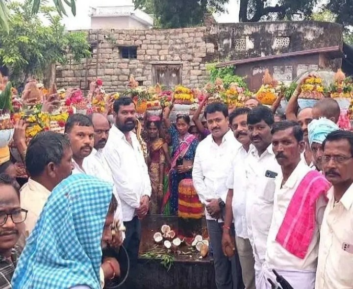 వెన్నచర్లలో భక్తిశ్రద్ధలతో బోనాల పండగ