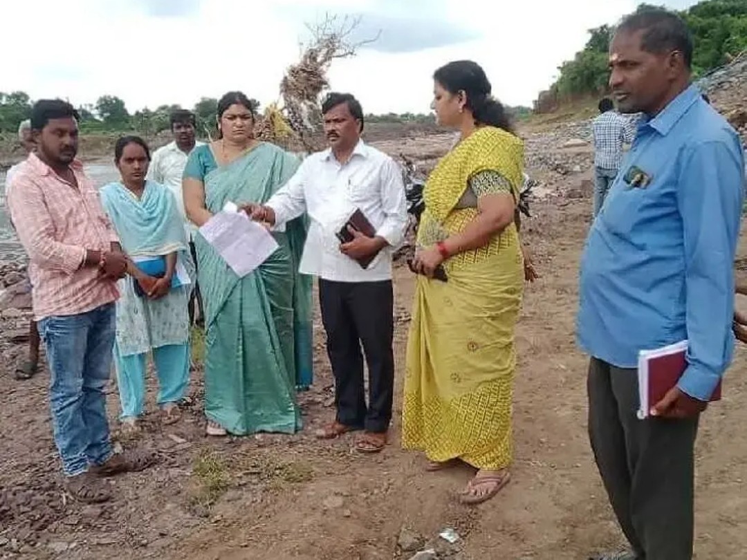 ఇసుకను అక్రమంగా తరలిస్తున్న ట్రాక్టర్ పట్టివేత