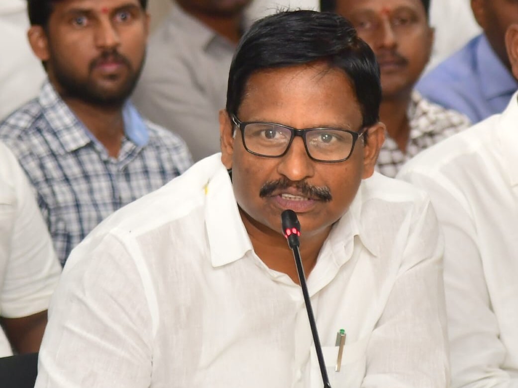 ‘ఇతర ప్రాంతాల వారు రావడం వల్ల యూరియా కొరత’