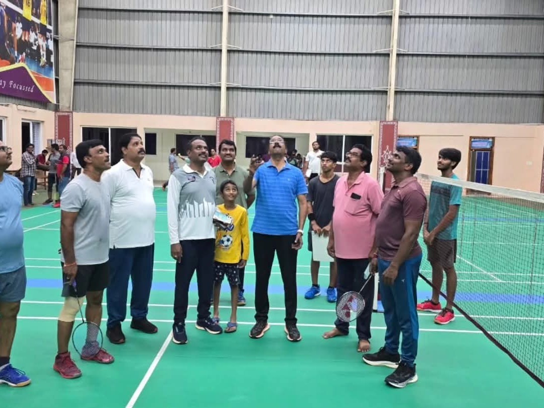 హోరాహోరీగా బ్యాడ్మింటన్ పోటీలు