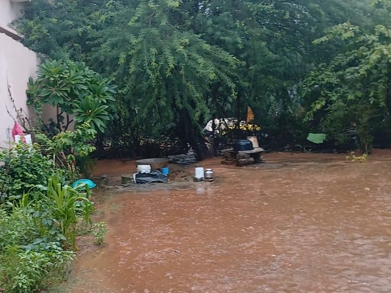 కోదాడలో దంచి కొడుతున్న వాన