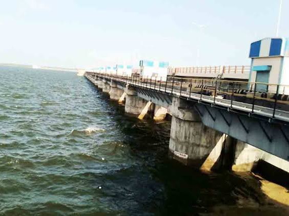 కొనసాగుతున్న ఎల్లంపల్లి ప్రాజెక్ట్ గేట్‌ల ఎత్తివేత