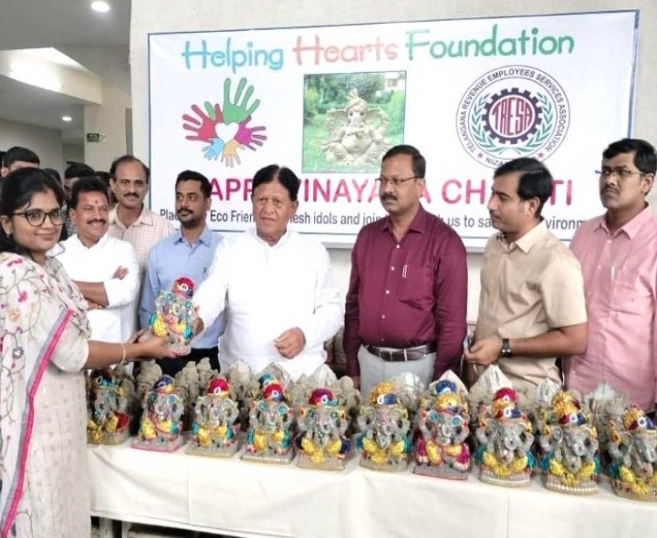 ‘పర్యావరణ పరిరక్షణకు మట్టి వినాయక ప్రతిమలను ప్రతిష్టించాలి’