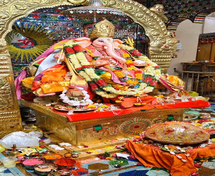 పాలజ్‌లో కొలువుదీరిన కర్ర గణపయ్య