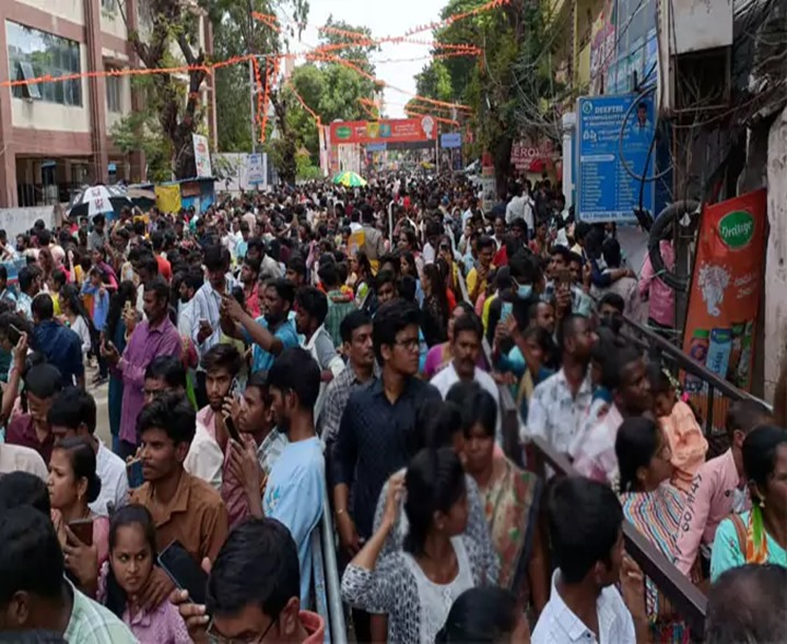 ఖైరతాబాద్‌ గణేశ్‌ దర్శనానికి వెళ్లి ప్రసవించిన గర్భిణీ