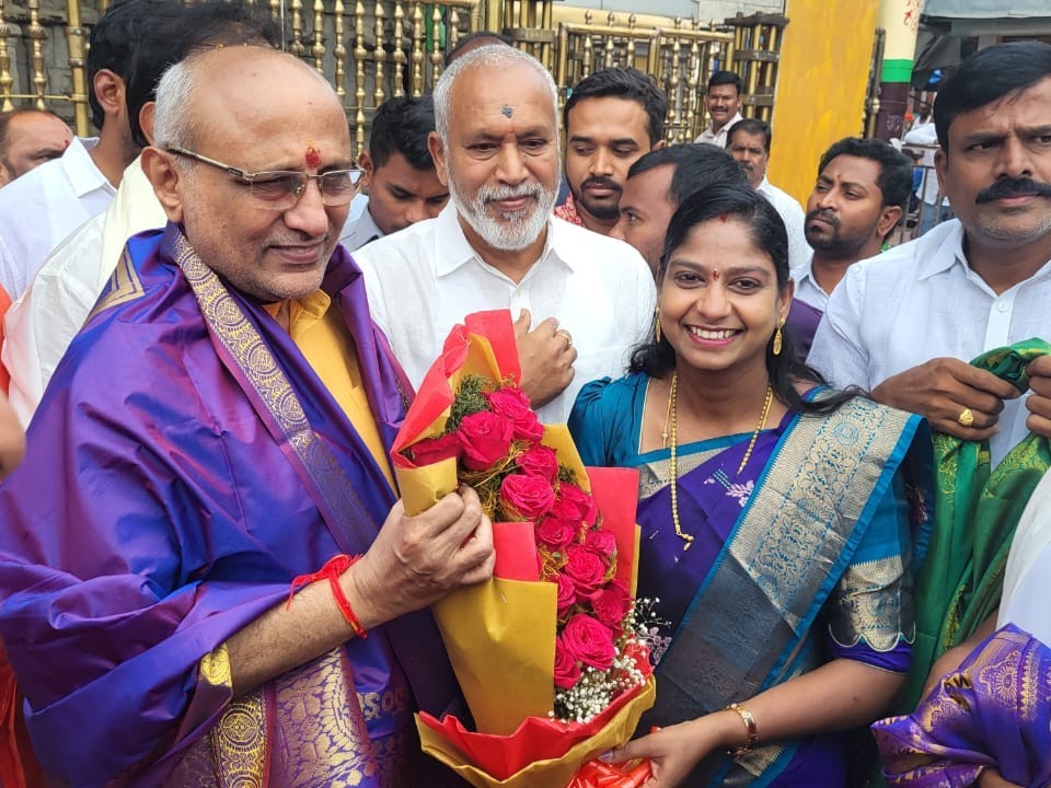 ఉపరాష్ట్రపతి అభ్యర్థిని కలిసిన ఎమ్మెల్యే