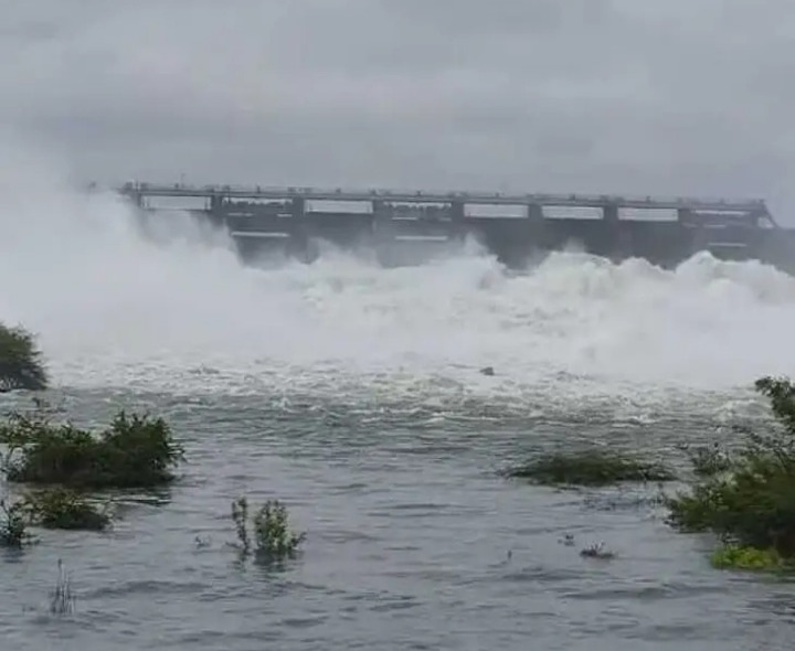 Update: నిజాంసాగర్ 16 గేట్లు ఎత్తివేత