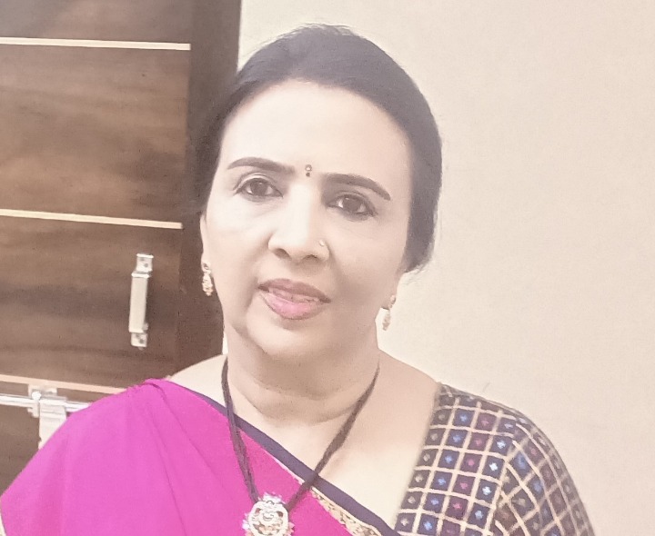 మట్టి గణపతికి ప్రతిష్టించాలి: ఝాన్సీ రెడ్డి