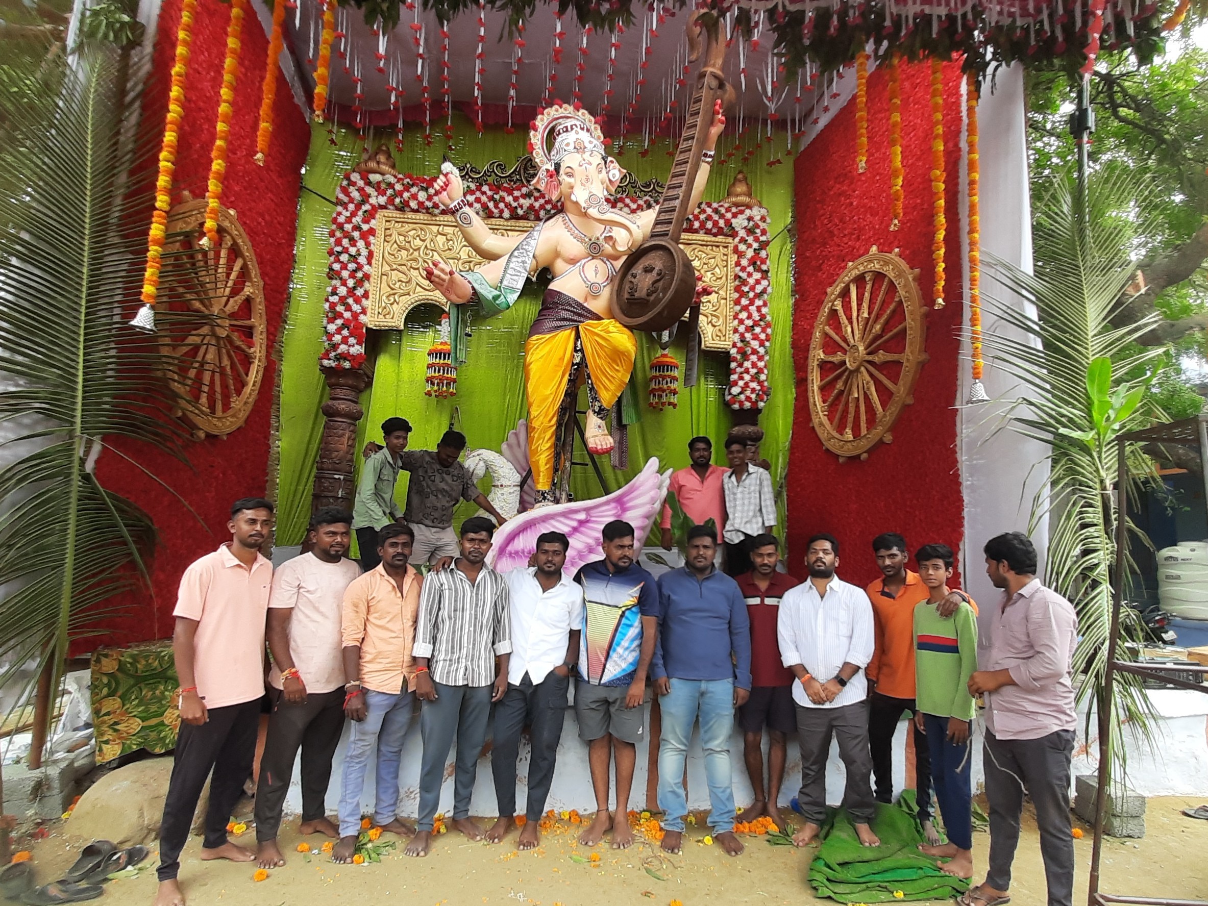 గుత్తిలో 15 అడుగుల వినాయకుడు