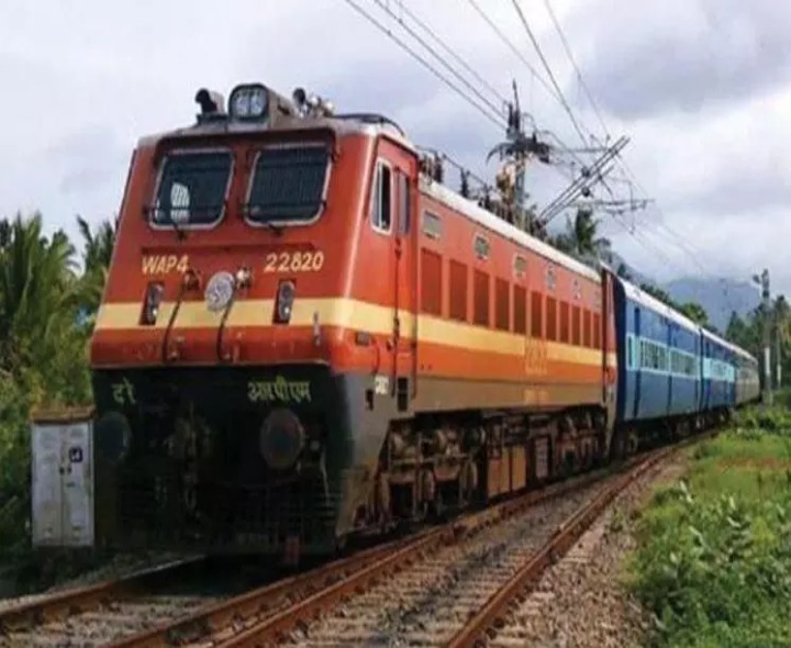 భారీ వర్షాలు.. HYD-KMR రైళ్ల రాకపోకలు నిలిపివేత