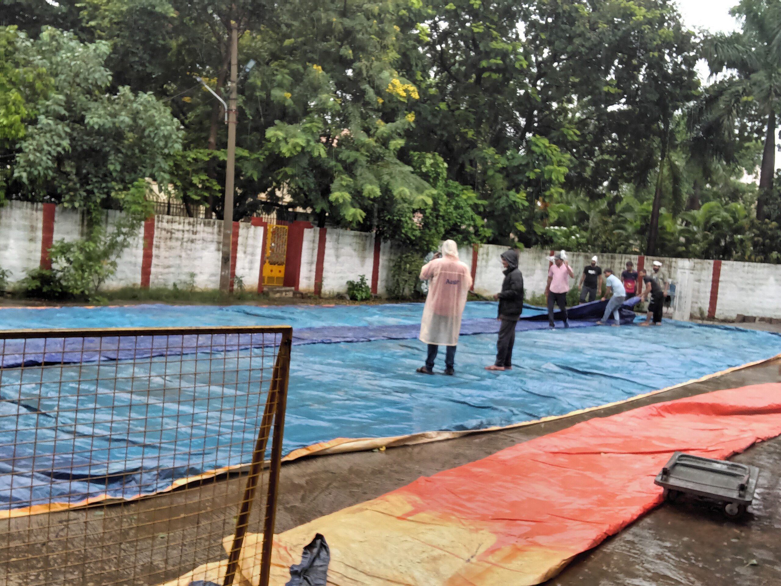 ఉప్పుగూడలో తాత్కాలిక నీటి కొలను ఏర్పాటు