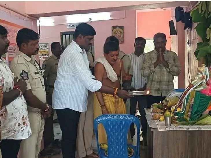 వల్లూరు పోలీస్ స్టేషన్‌లో వినాయక చవితి వేడుకలు