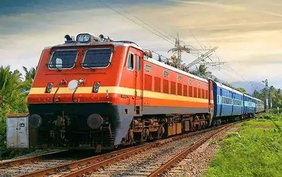 భారీ వర్షాలు.. పలు రైళ్లు రద్దు