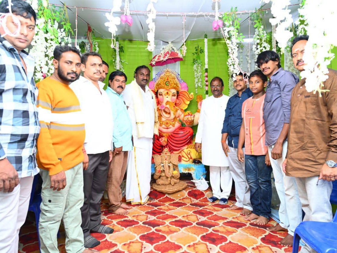 తారకరామ నగర్ గణపతిని దర్శించుకున్న ఎమ్మెల్సీ సోము