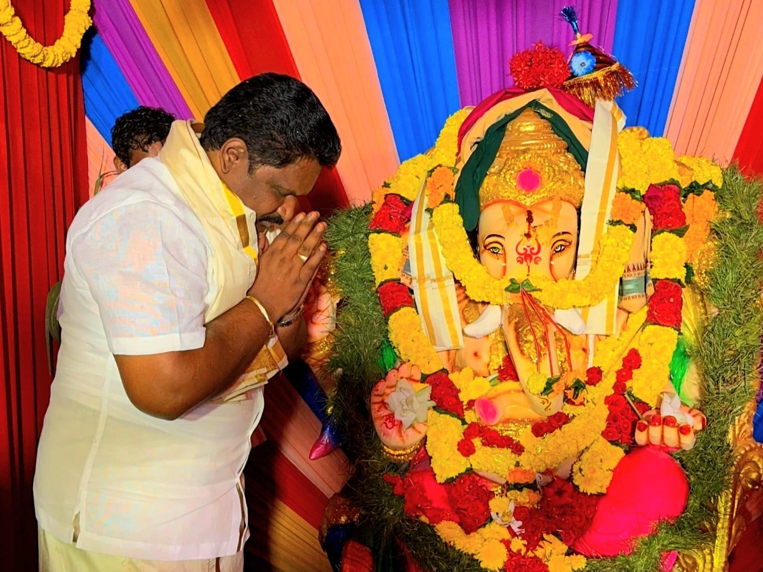 గణనాథుని దర్శించుకున్న చిర్ల