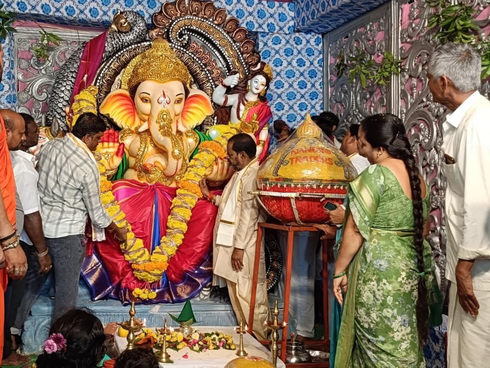 ప్రత్యేక పూజలో పాల్గొన్న ఎమ్మెల్యే కోరం దంపతులు