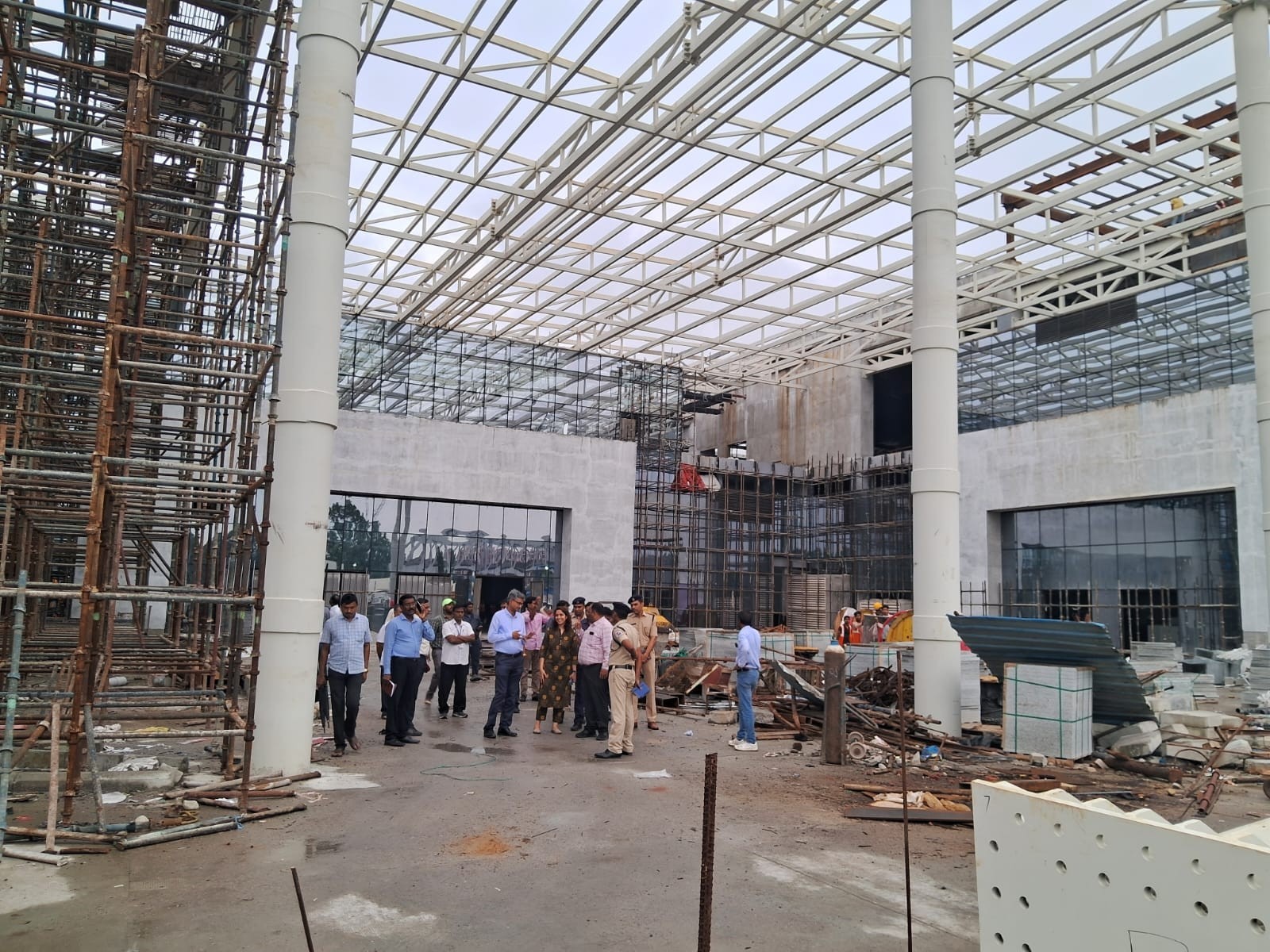 రైల్వే అభివృద్ధి పనుల్లో స్పీడ్ పెంచండి: DRM