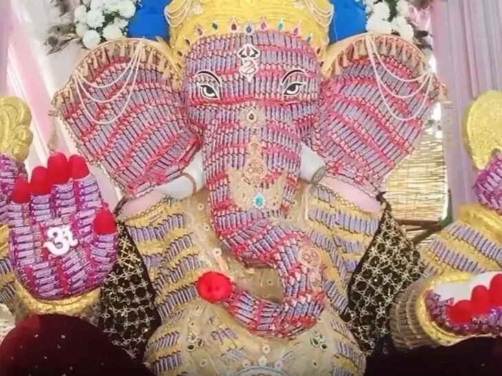 2000 చాక్లెట్లతో వినాయకుడు
