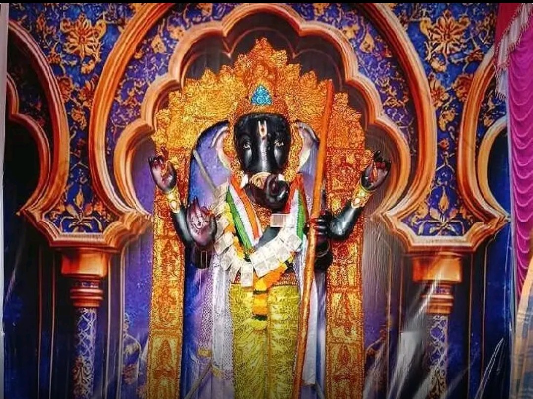 ఆకట్టుకుంటున్న అయోధ్య వినాయకుని విగ్రహం