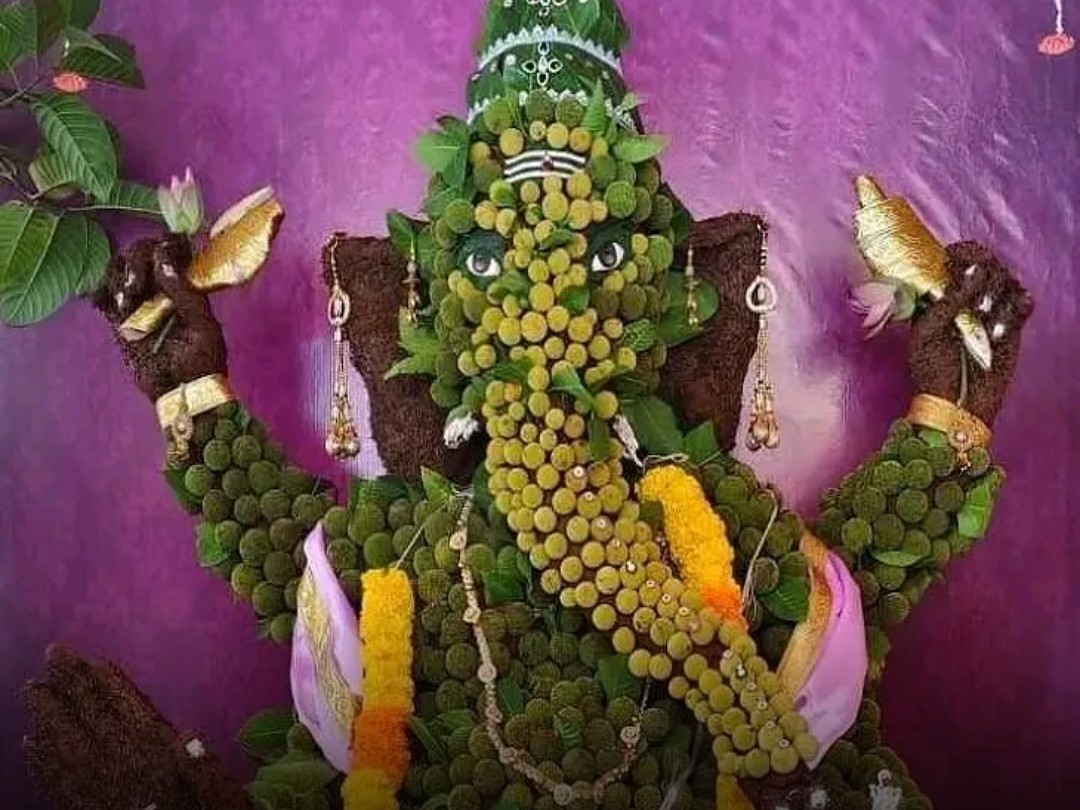 ఉద్దానంలో వినూత్నంగా కదంబ పుష్పాలతో వినాయకుడు