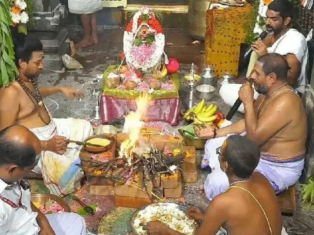 శ్రీకాళహస్తీశ్వర ఆలయంలో గణపతికి పూజలు