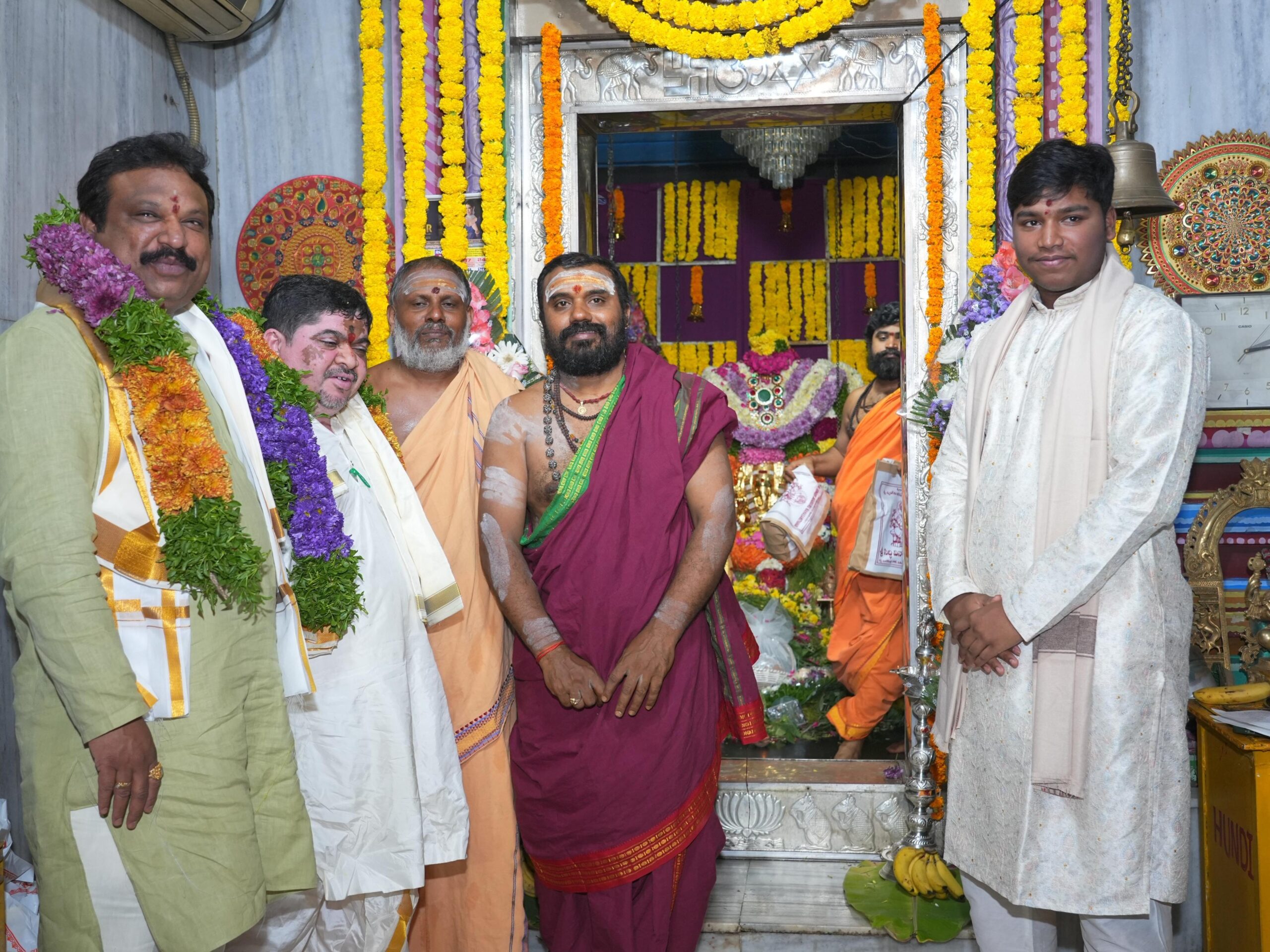 వైఎంసీఏ గణేష్ దేవాలయంలో మంత్రి పొన్నం పూజలు
