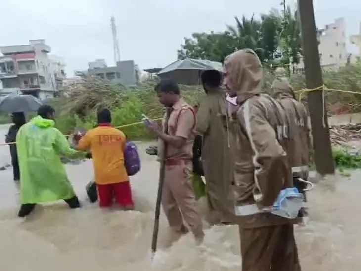 300 మంది విద్యార్థులను రక్షించిన పోలీసులు