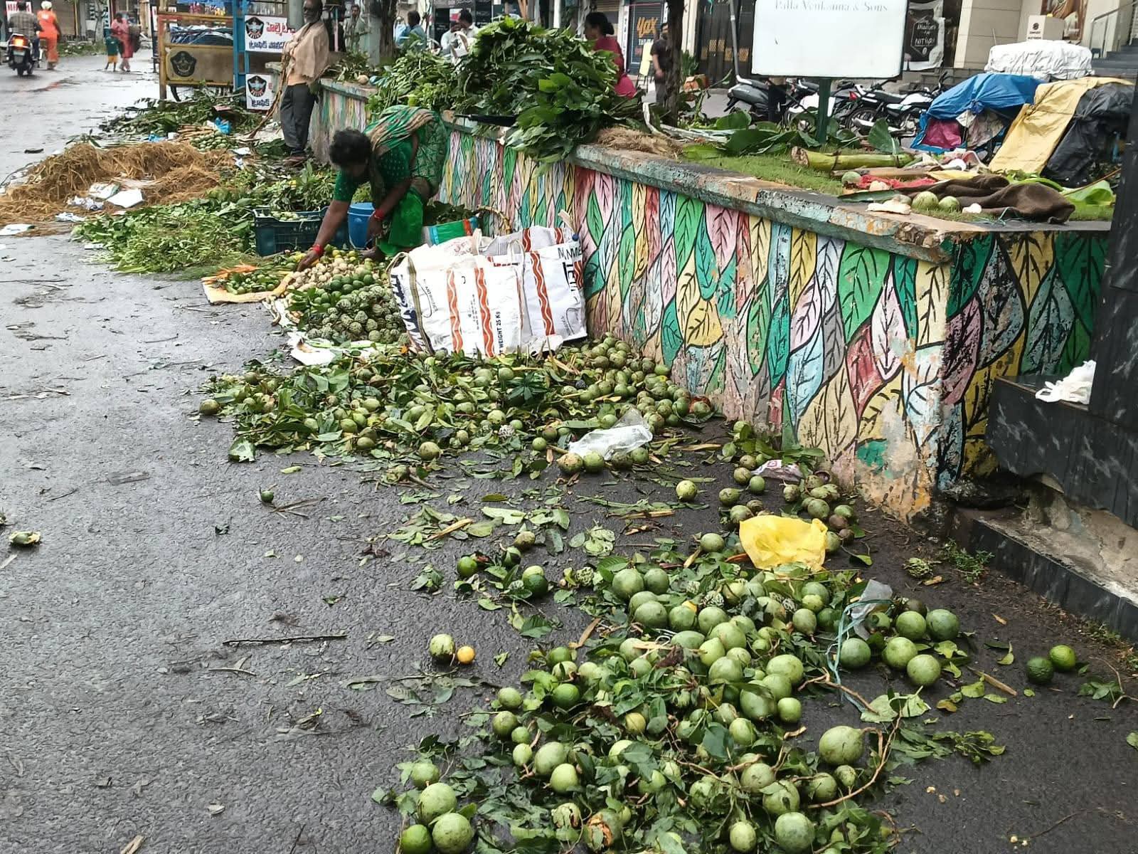 విక్రయాలు లేక వ్యాపారులు దిగాలు