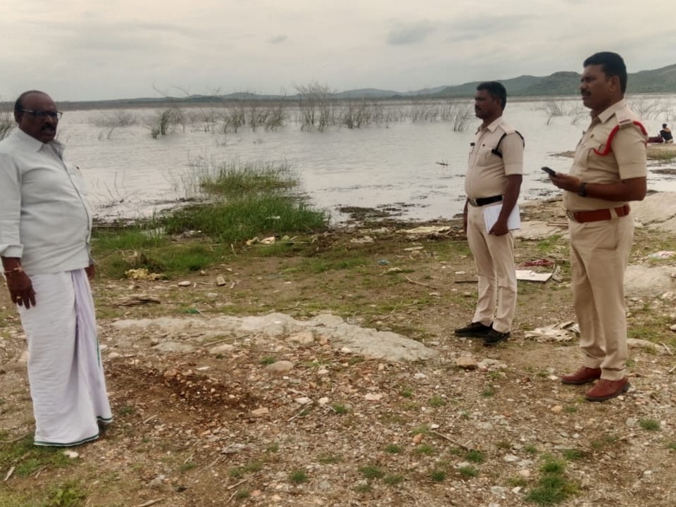మోపాడు రిజర్వాయర్‌ను సందర్శించిన ఎస్సై