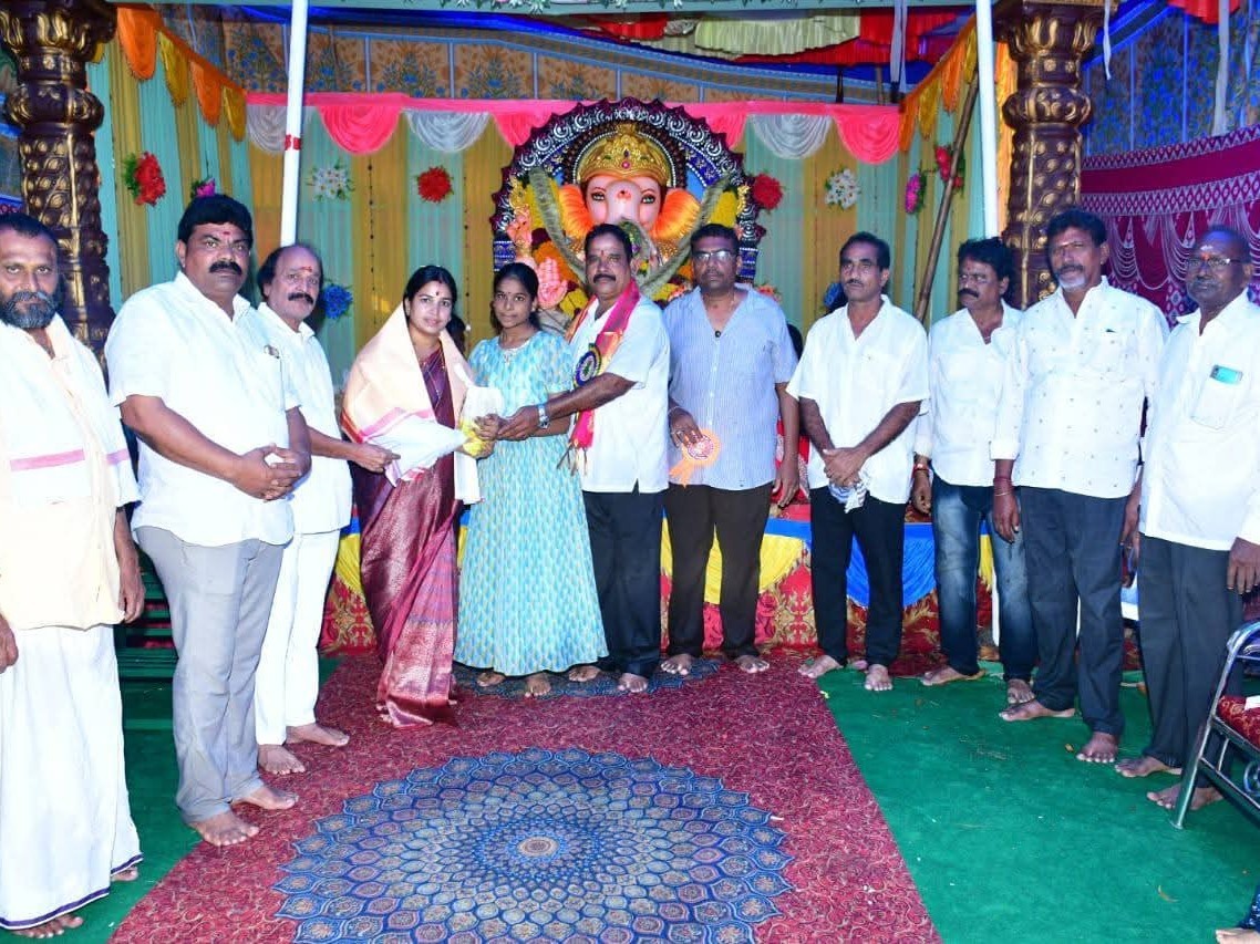చవితి వేడుకల్లో నగర మేయర్