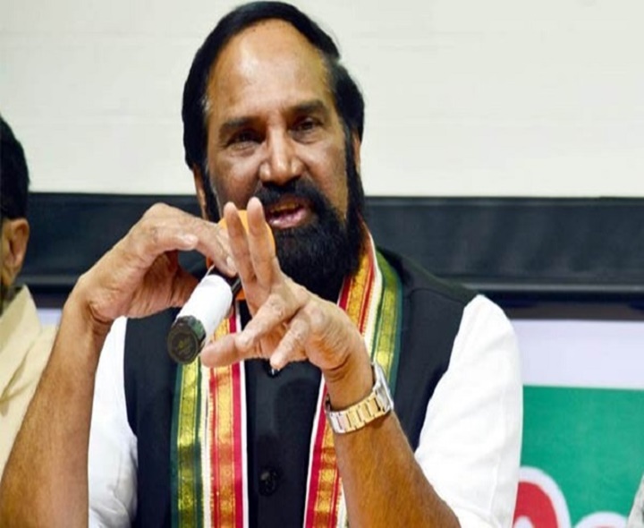 ఇరిగేషన్ అధికారులతో మంత్రి ఉత్తమ్ సమీక్ష