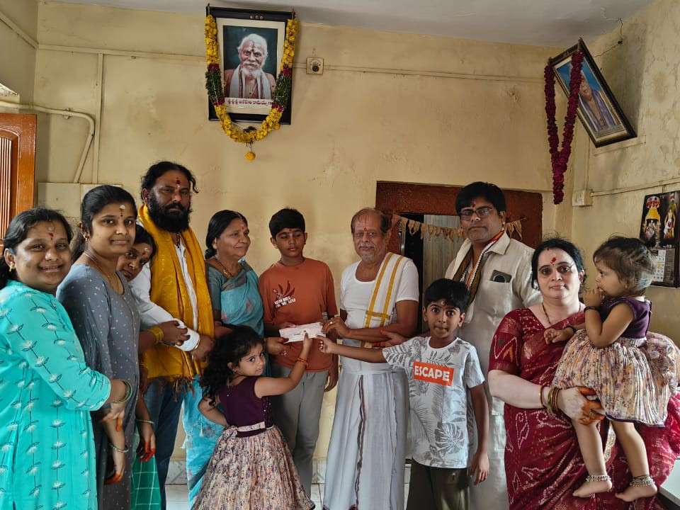 ఆలయ అన్నదాన ట్రస్ట్ కు రూ.లక్ష విరాళం