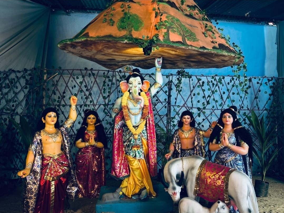వివిధ రూపాల్లో ప్రతిష్టించిన వినాయకుడు