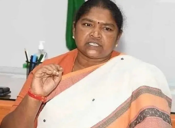 జిల్లాలో వర్షాలపై మంత్రి సీతక్క సమీక్ష