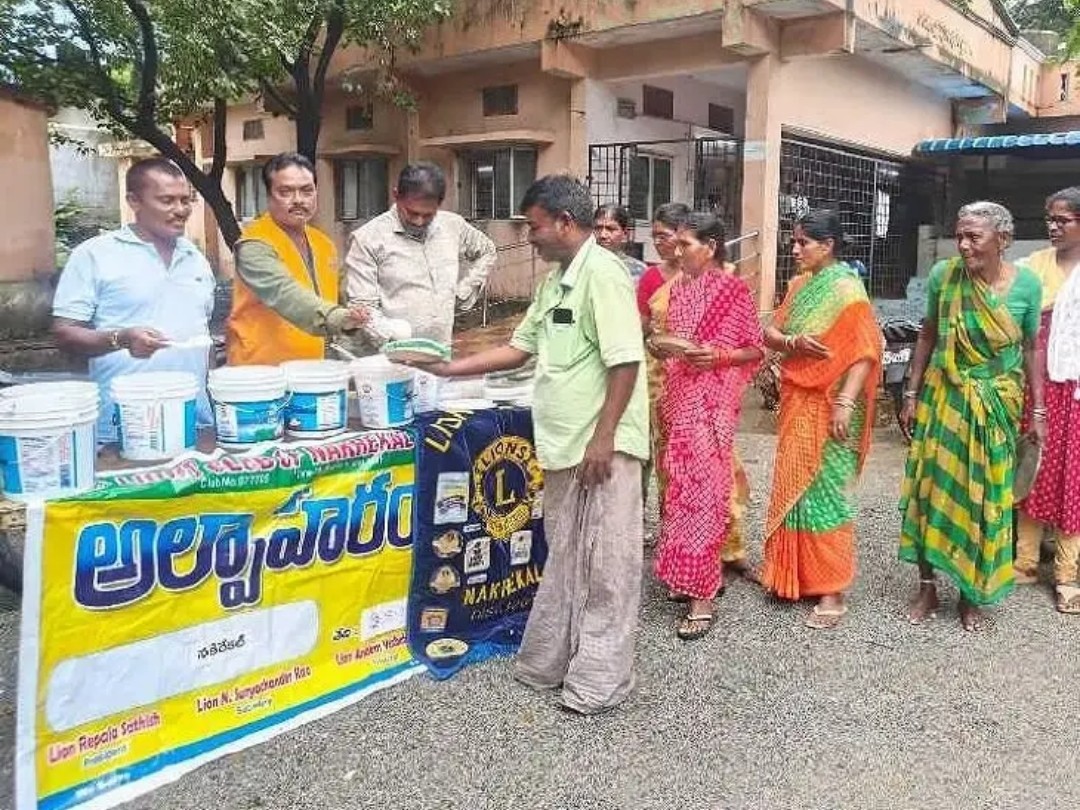 నకిరేకల్‌లో కొనసాగుతున్న ‘మీల్స్ ఆన్ వీల్స్’